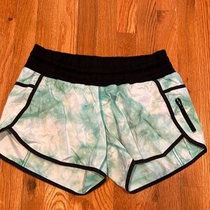Lululemon Tracker Shorts, Green, 4 in, size 10